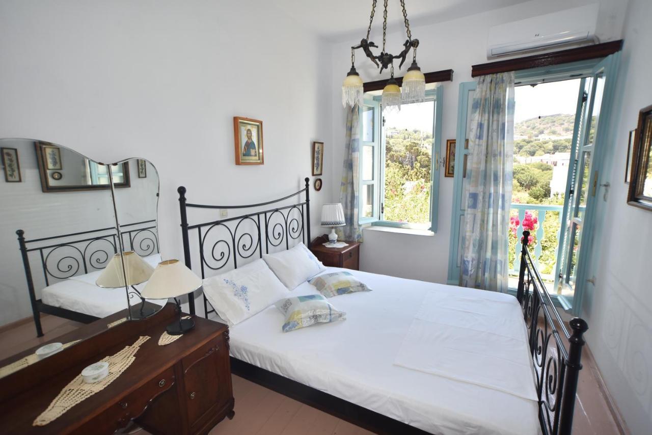 Traditional House By The Sea Mandrákion 外观 照片