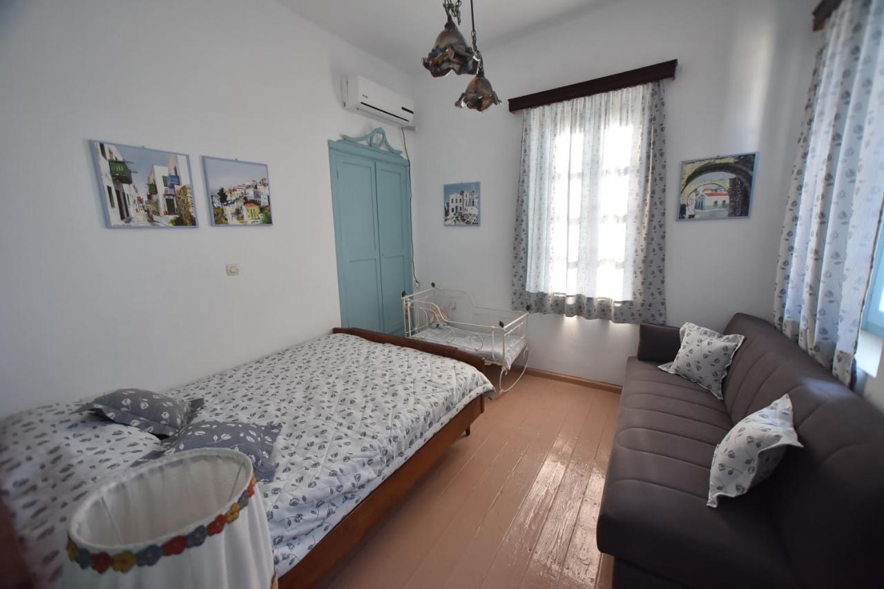 Traditional House By The Sea Mandrákion 外观 照片