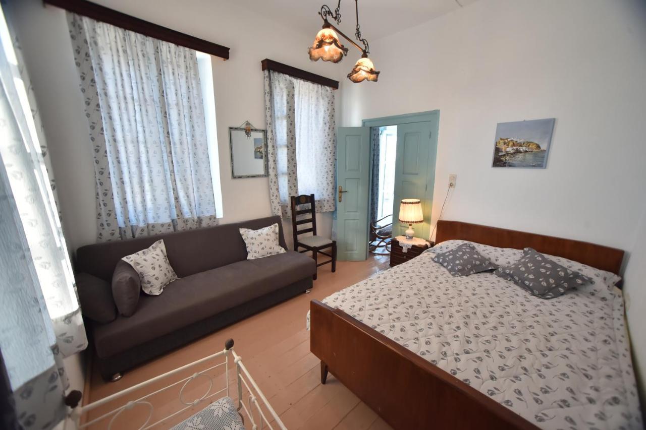 Traditional House By The Sea Mandrákion 外观 照片