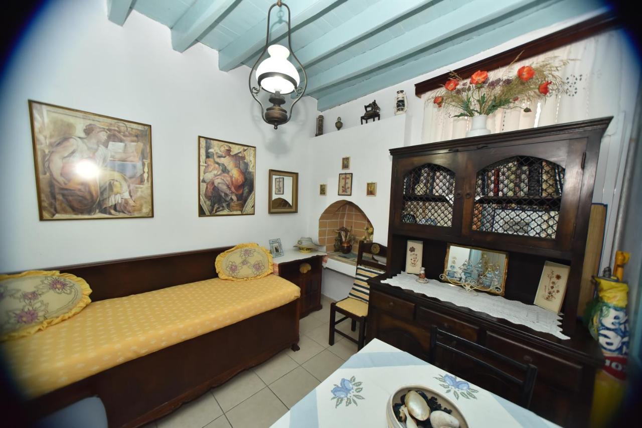 Traditional House By The Sea Mandrákion 外观 照片