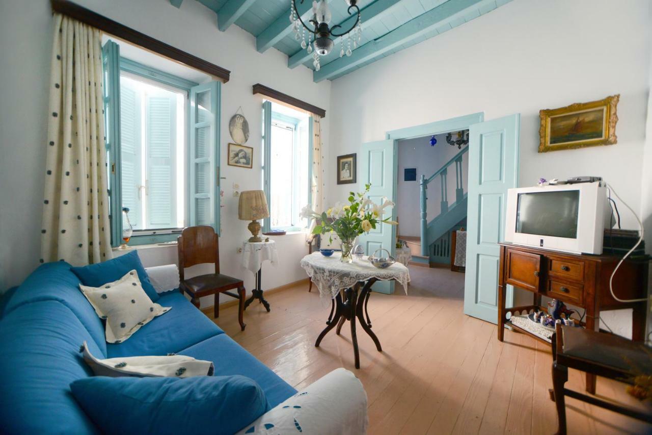 Traditional House By The Sea Mandrákion 外观 照片
